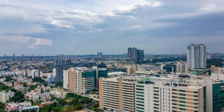 Bengaluru Techie’s ₹1.65 Lakh Monthly Expense Sparks Online Debate Over Cost of Living